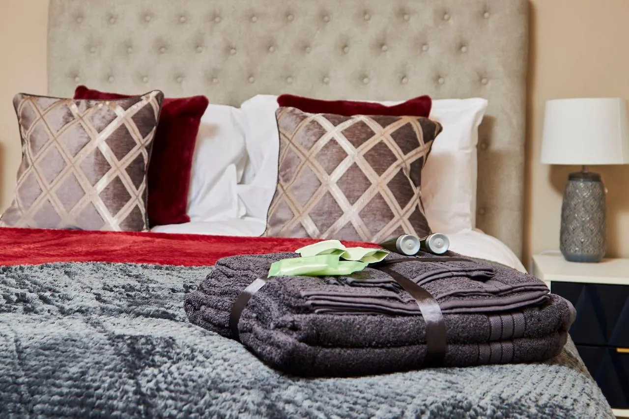 The Stunning Central Harrogate Abode - Sleeps 6 0*,