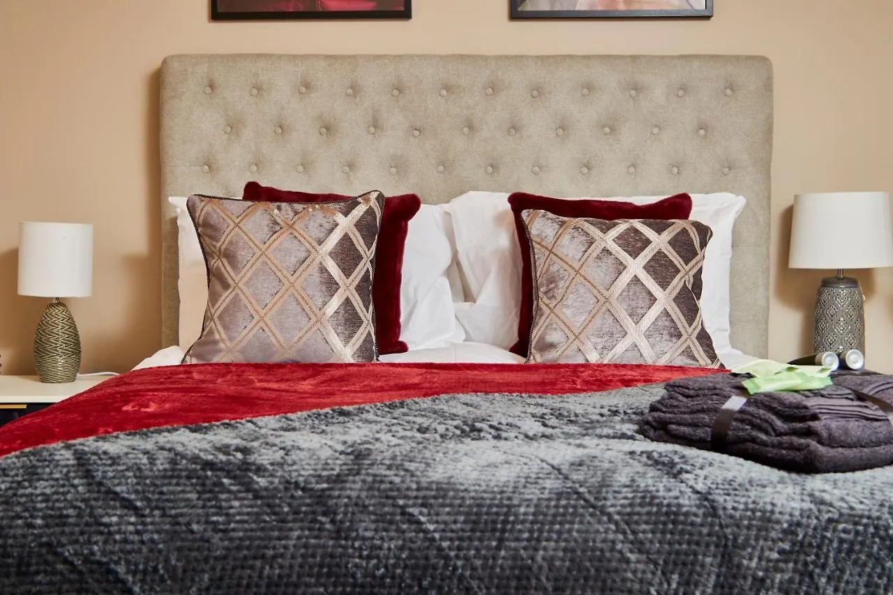 The Stunning Central Harrogate Abode - Sleeps 6 0*,  United Kingdom