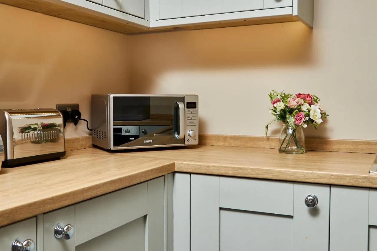The Stunning Central Harrogate Abode - Sleeps 6 Apartment