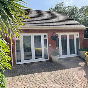 https://the-annexe-the-oaks.tophotelsbath.com