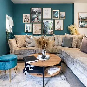 Spring Mount Luxury Apartment: Retreat Apartment