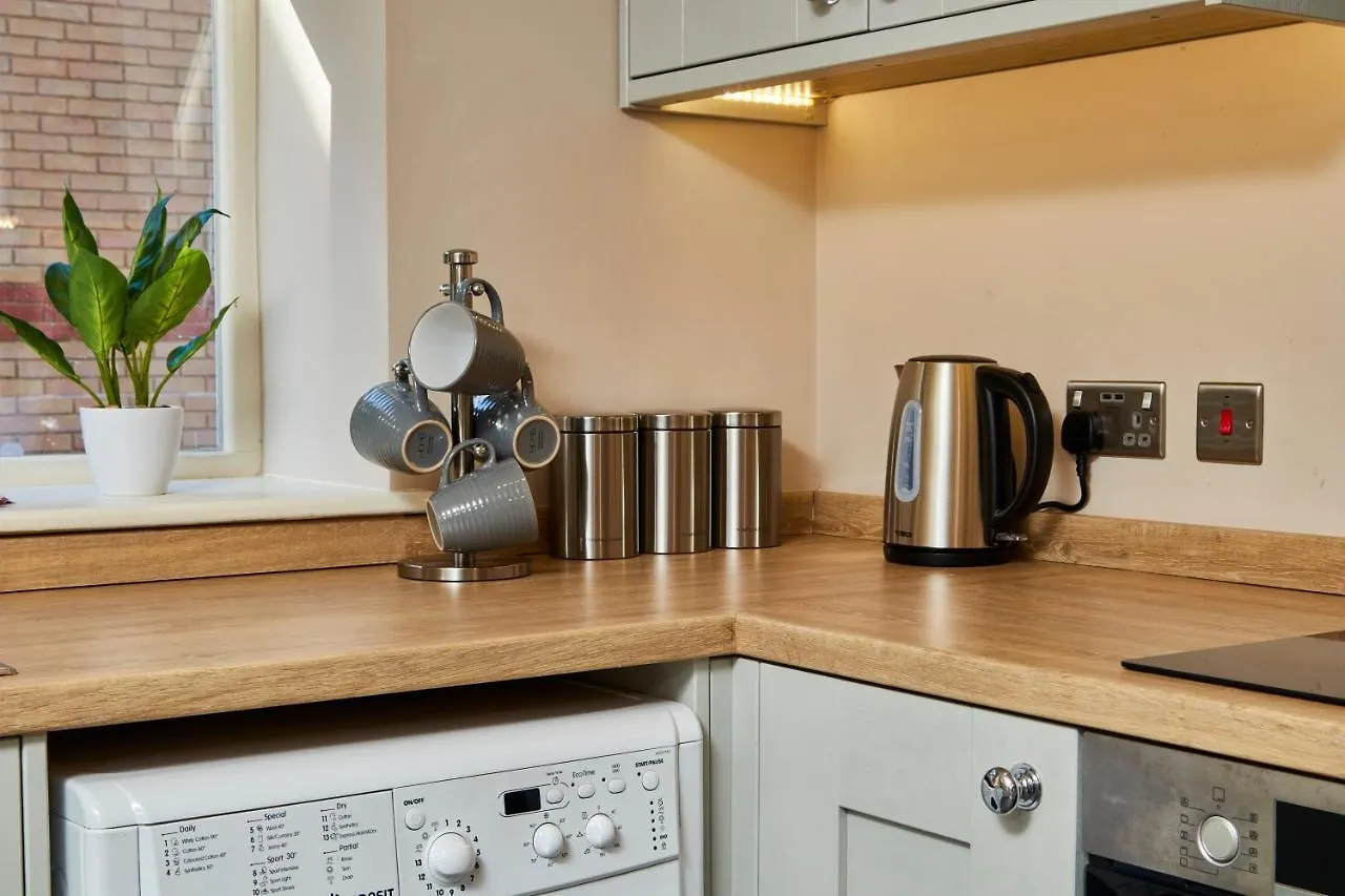 The Stunning Central Harrogate Abode - Sleeps 6 0*,