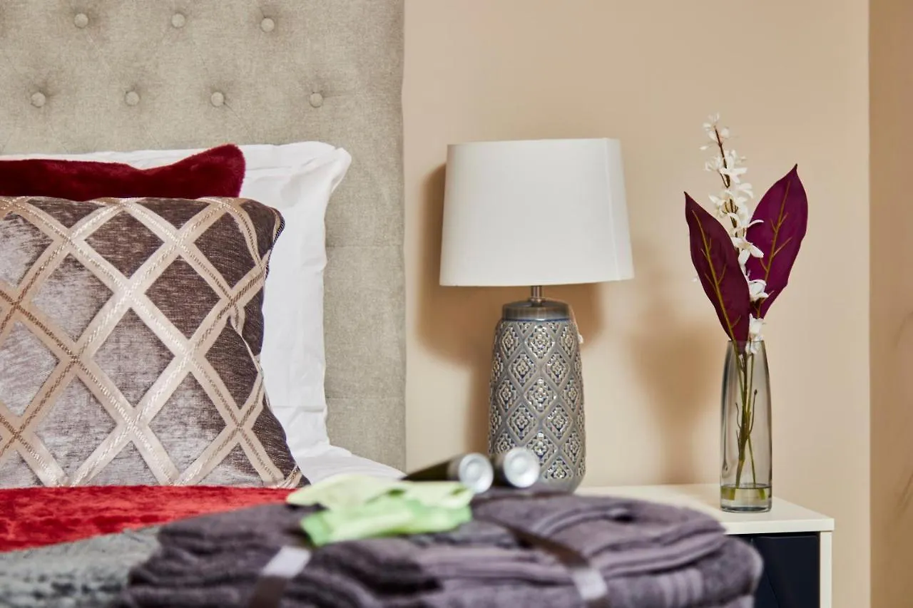 The Stunning Central Harrogate Abode - Sleeps 6 0*,  United Kingdom